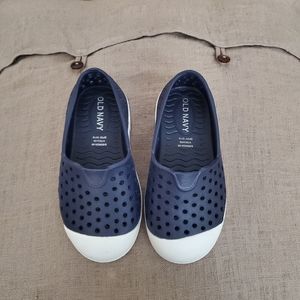 Old Navy size 7 toddler water shoes